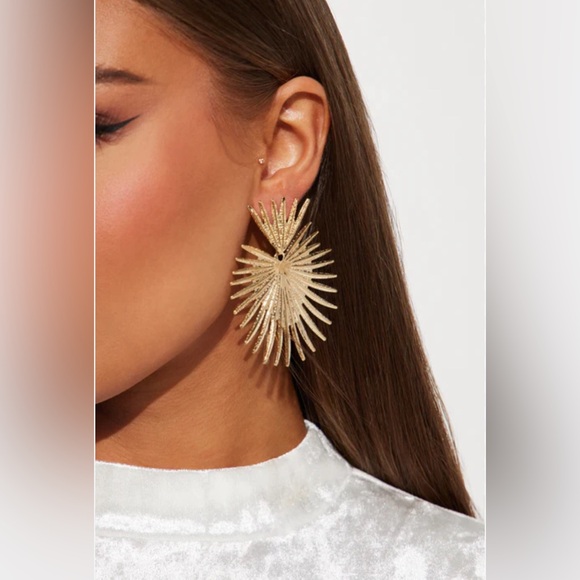 Fashion Nova Heart Of Thorns Earrings - Picture 4 of 7